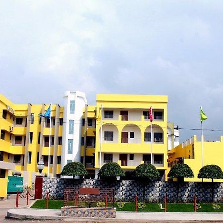 Hotel Samrat Baharampur Eksteriør billede