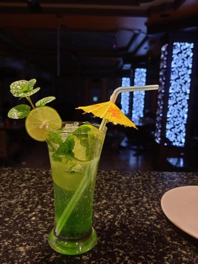Hotel Samrat Baharampur Eksteriør billede