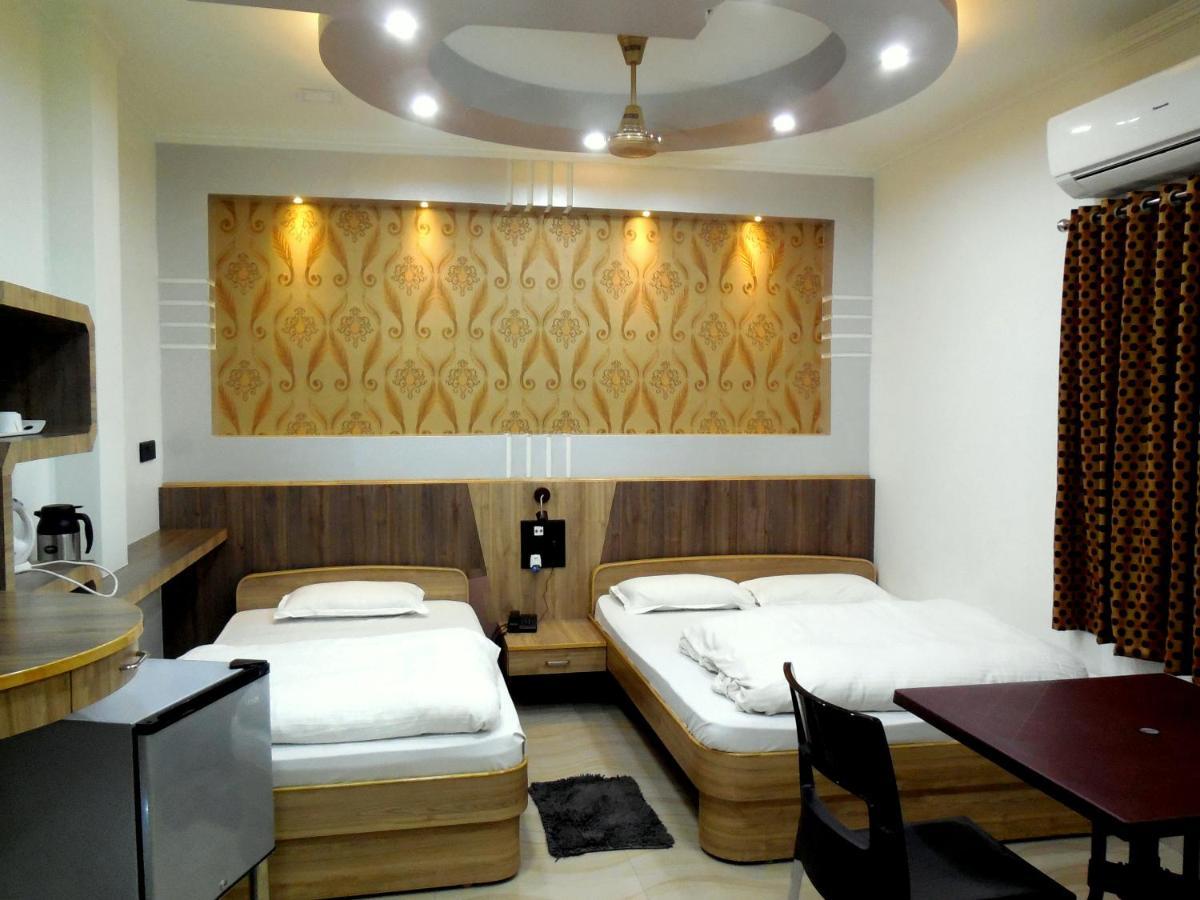 Hotel Samrat Baharampur Eksteriør billede