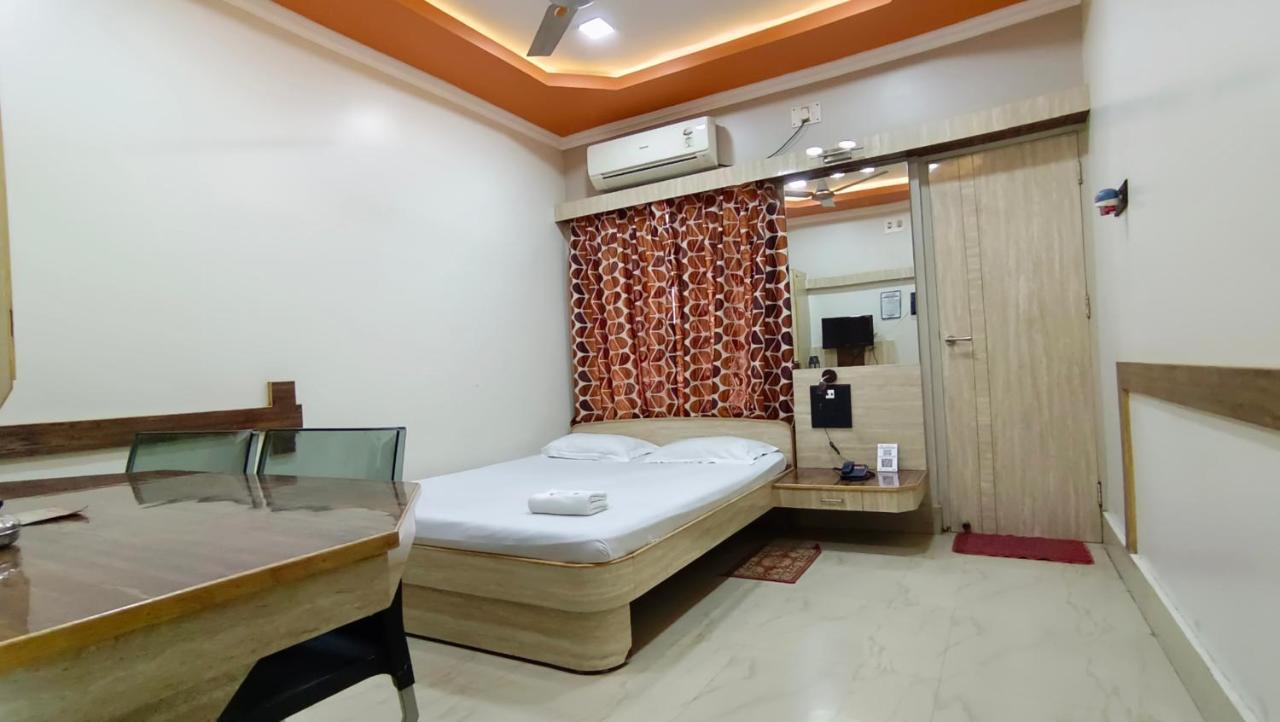 Hotel Samrat Baharampur Eksteriør billede