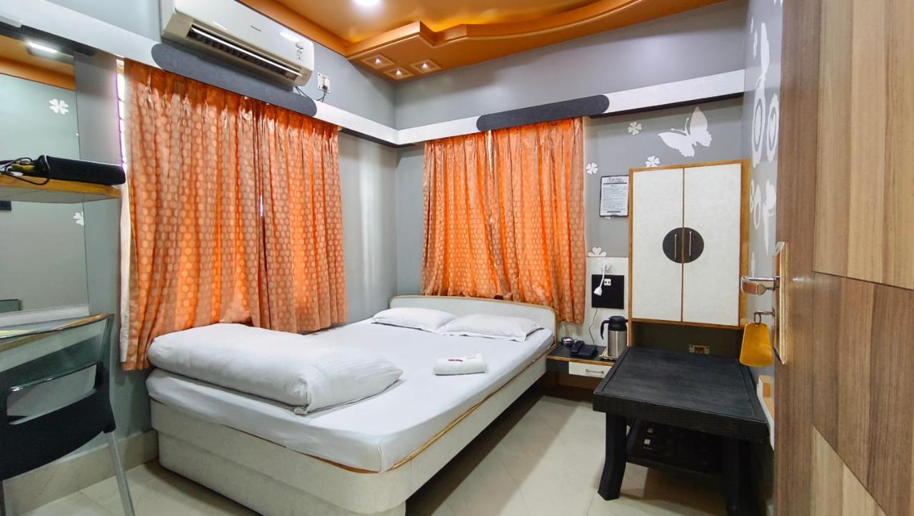Hotel Samrat Baharampur Eksteriør billede