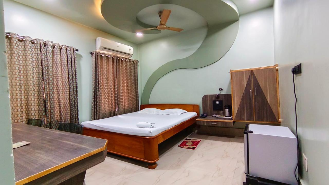 Hotel Samrat Baharampur Eksteriør billede