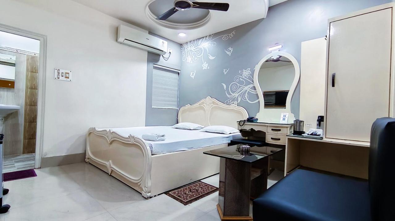 Hotel Samrat Baharampur Eksteriør billede