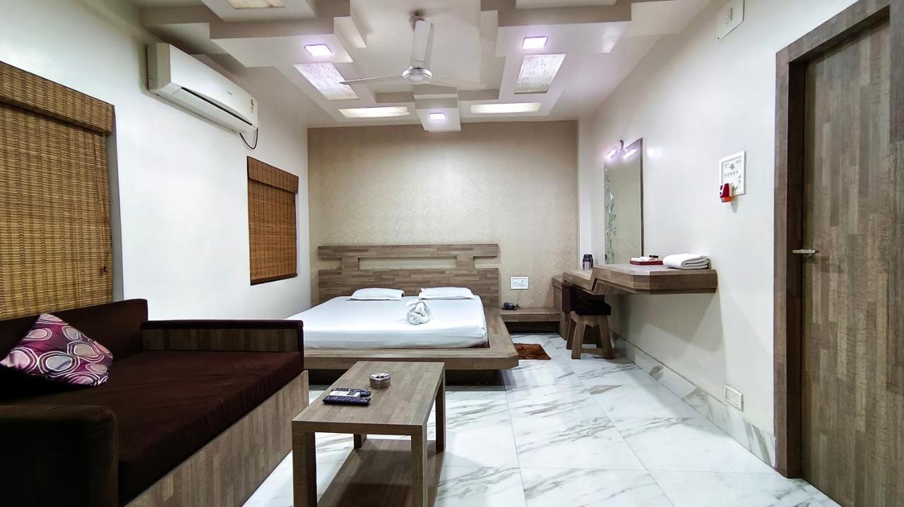 Hotel Samrat Baharampur Eksteriør billede