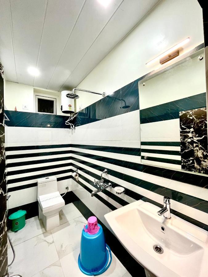 Hotel Samrat Baharampur Eksteriør billede