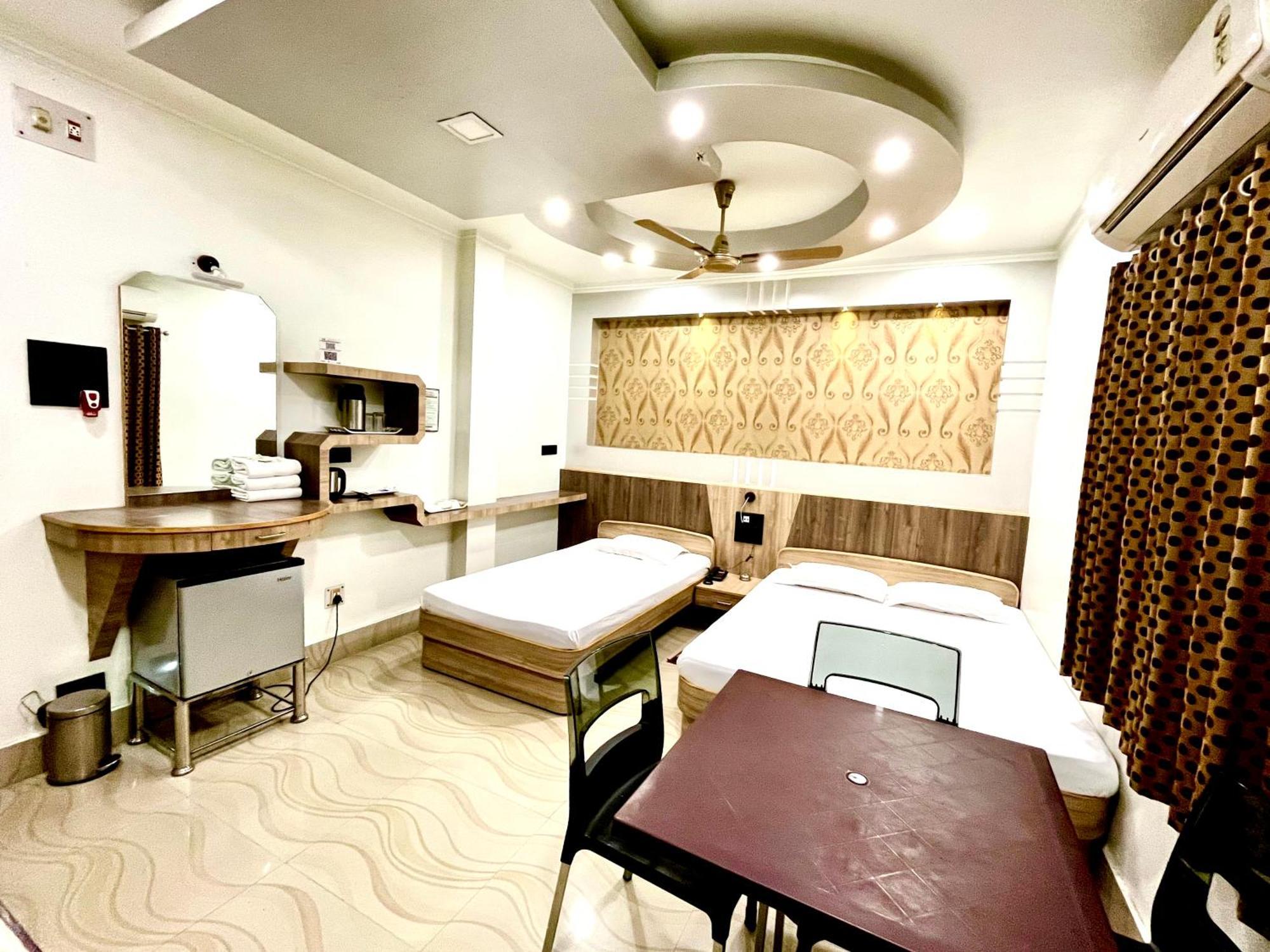 Hotel Samrat Baharampur Eksteriør billede
