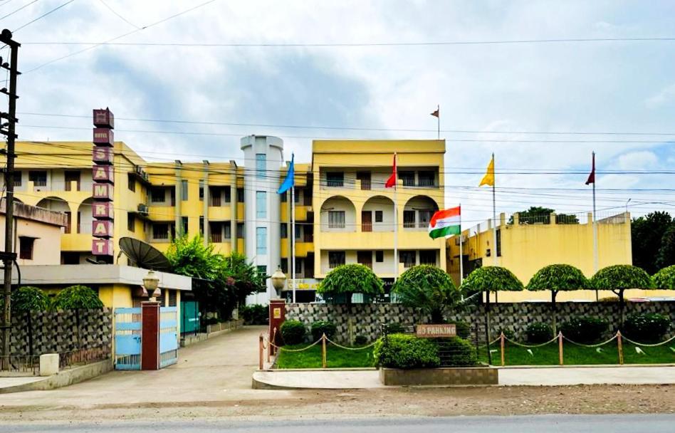 Hotel Samrat Baharampur Eksteriør billede