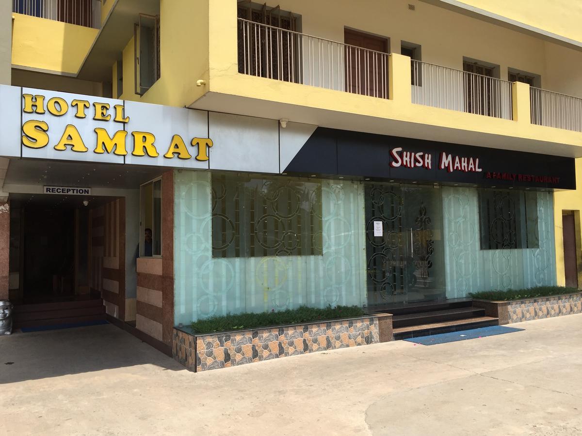 Hotel Samrat Baharampur Eksteriør billede