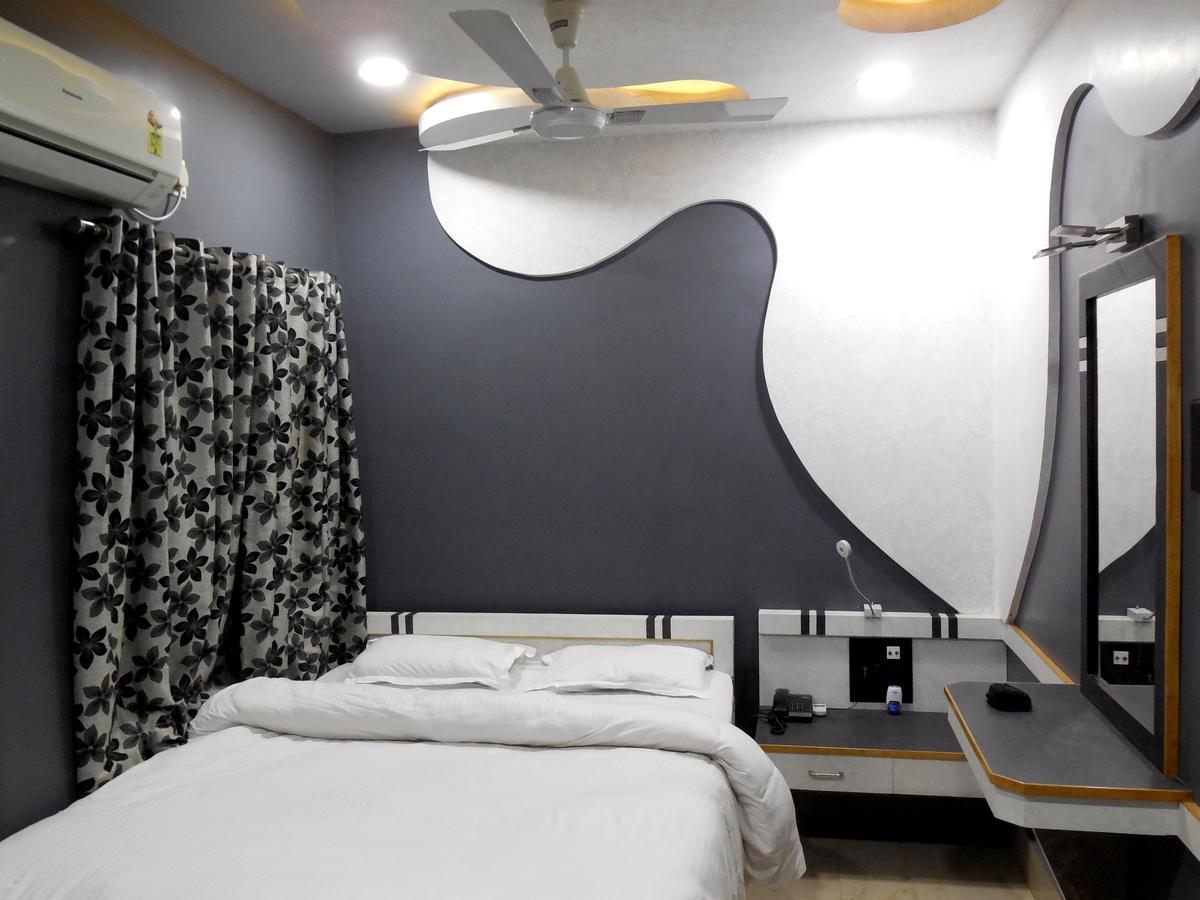 Hotel Samrat Baharampur Eksteriør billede