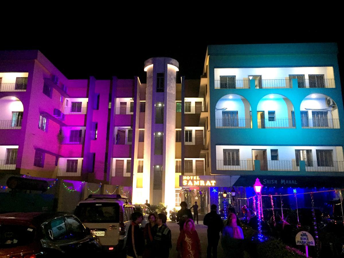 Hotel Samrat Baharampur Eksteriør billede